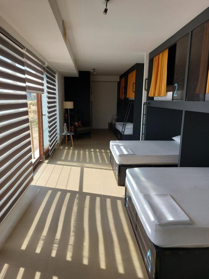 Bedwave Seaside Mansion Pireu