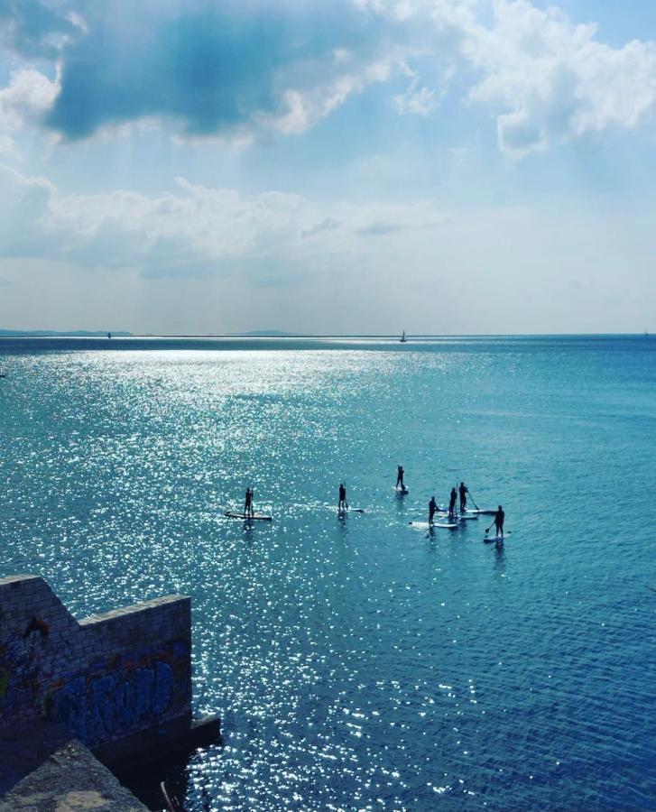 Bedwave Seaside Mansion Pireu