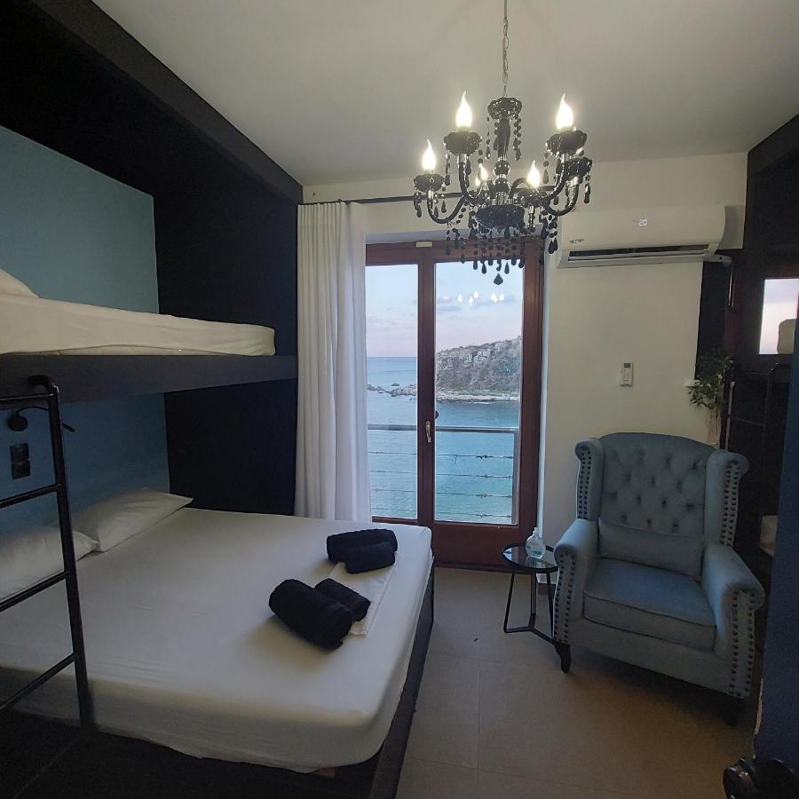 Bedwave Seaside Mansion *
