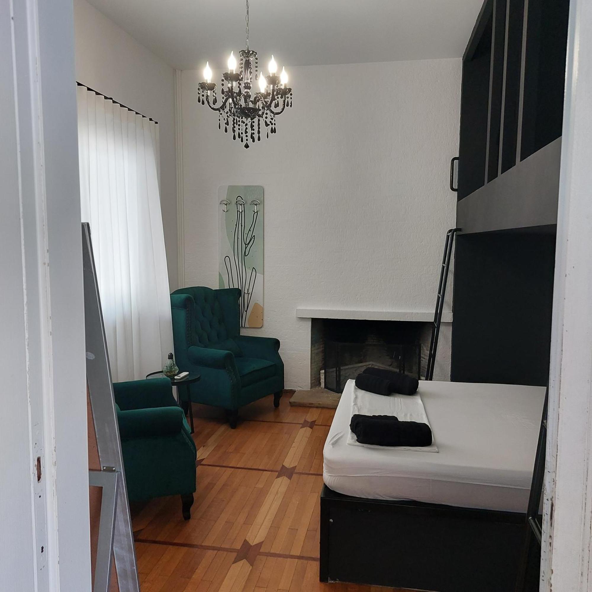 Bedwave Seaside Mansion * Pireu