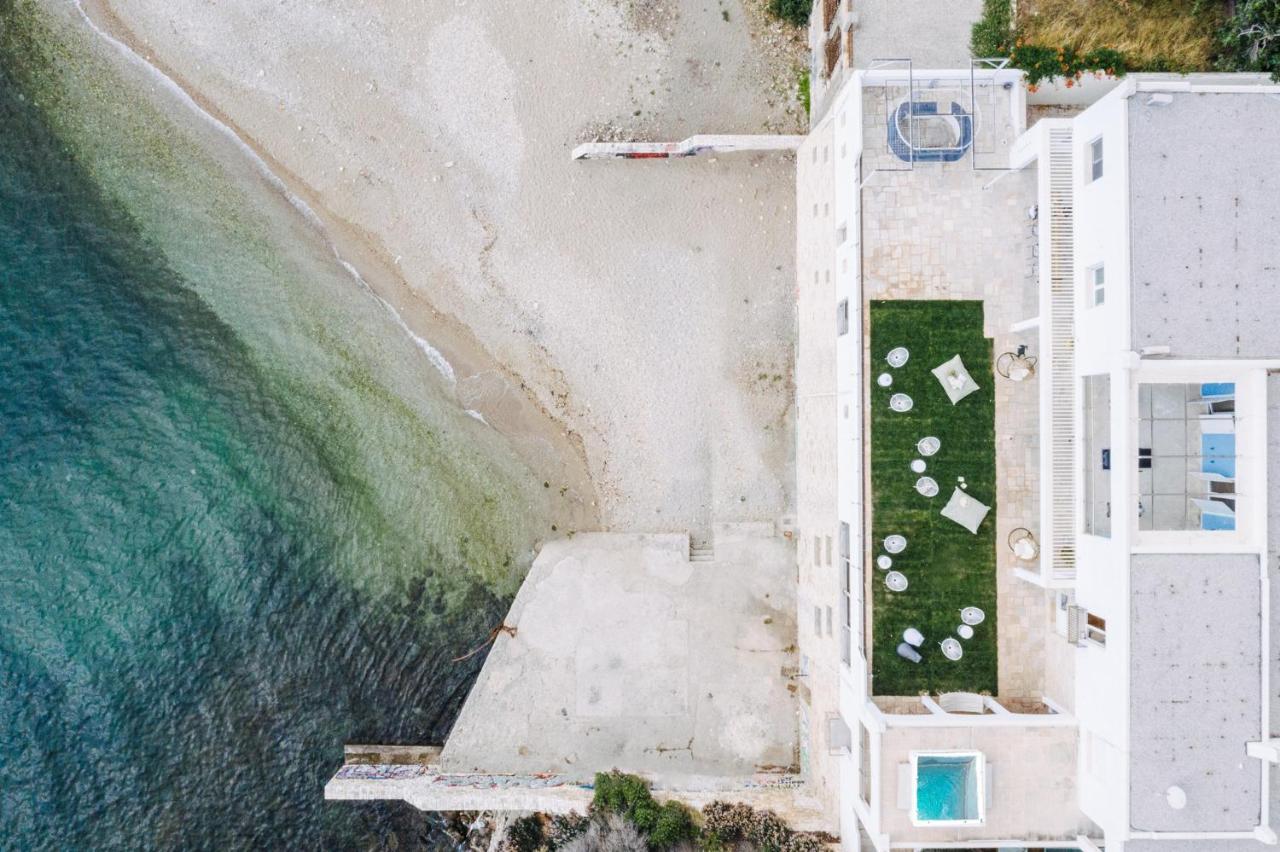 Bedwave Seaside Mansion * Pireo